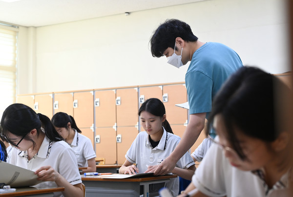 2026학년도 대학수학능력시험 9월 모의평가가 실시된 3일 대전 유성구 중일고등학교에서 3학년 학생들이 시험을 치르고 있다. 김주형 기자 kjh2667_@cctoday.co.kr