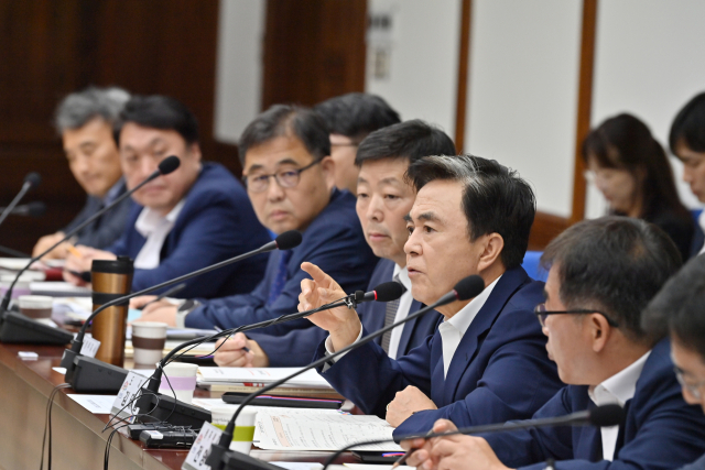 충남도는 4일 국회도서관에서 지역 국회의원들을 초청해 정책설명회를 갖고 2026년도 주요 정부예산 확보 주요사업을 설명하고 지역 현안사업에 대한 협조를 구했다. 충남도 제공