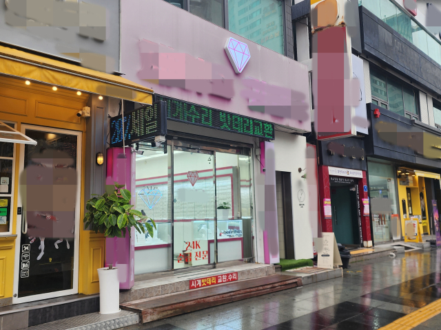 지난 3일 오후 7시 25분경 천안 신부동의 한 귀금속 매장에서 절도 사건이 발생해 경찰이 추적 중이다. 사진=박동혁 기자.