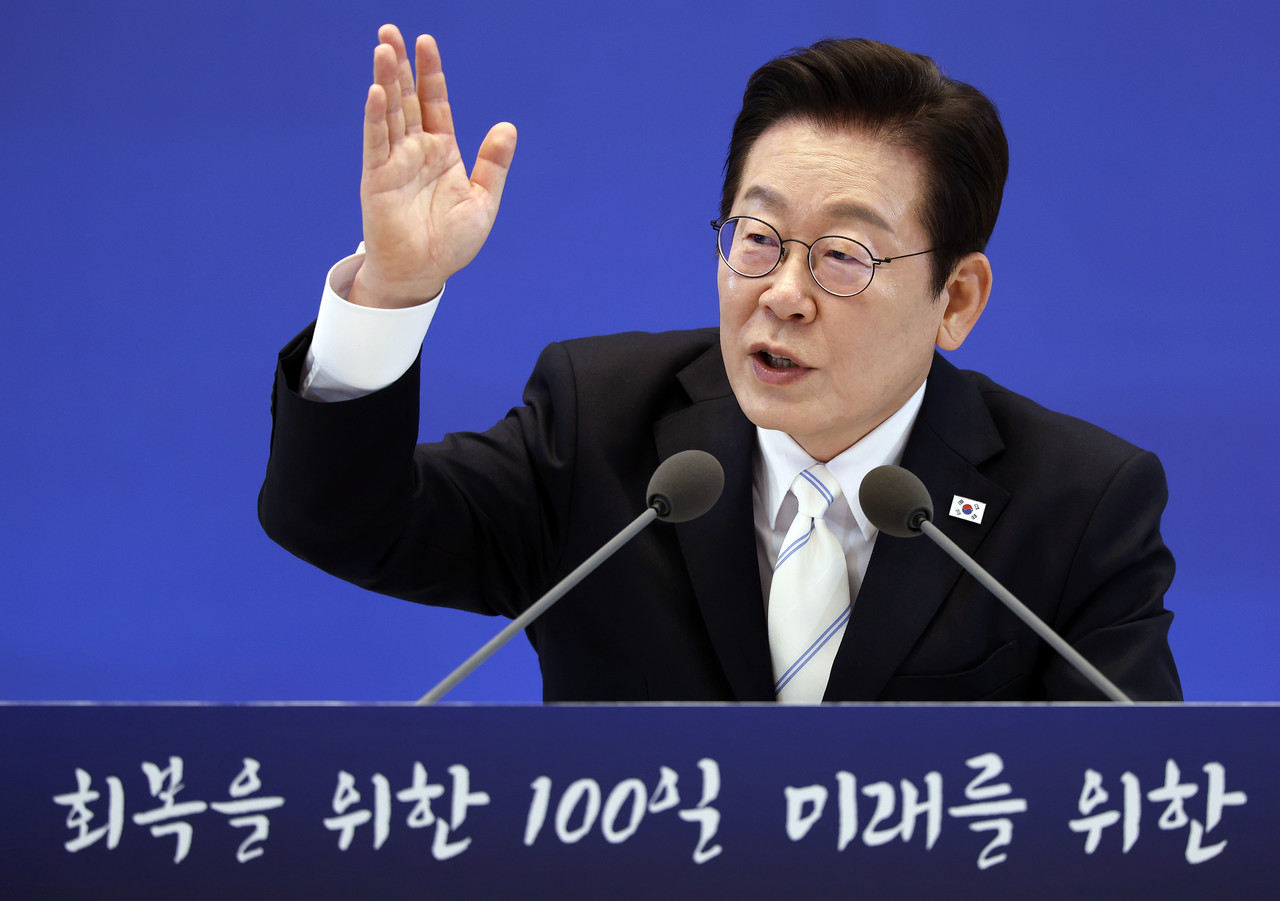 이재명 대통령이 11일 청와대 영빈관에서 열린 취임 100일 기자회견 '회복을 위한 100일, 미래를 위한 성장'에서 취재진 질문에 답하고 있다. 2025.9.11 [대통령실통신사진기자단] 사진=연합뉴스. 