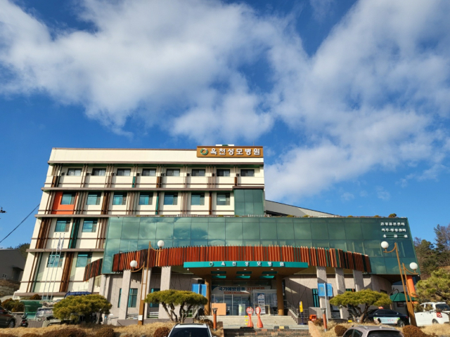 옥천군의 유일한 종합병원이자 응급의료기관인 옥천성모병원의 원외처방 전환을 두고 환자 불편이 커지고 있다.(사진/박병훈 기자)