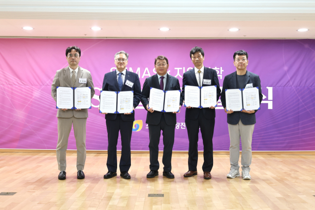 소상공인시장진흥공단이 지난 12일 대전 본사에서 지역대학 RISE협의체 발대식을 개최해 24개 대학이 참여하는 ‘소진공×지역대학 RISE 협의체’ 출범을 공식화했다고 15일 밝혔다. 소상공인시장진흥공단 제공