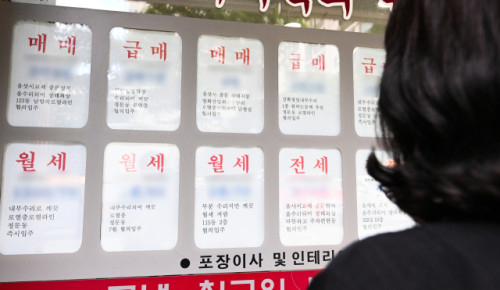 전국 주택 임대차 시장에서 월세계약이 급격이 증가하며 대전 서구의 한 공인중개사 사무소에 매매 및 전월세가 게시돼 있다. 김주형 기자 kjh2667_@cctoday.co.kr
