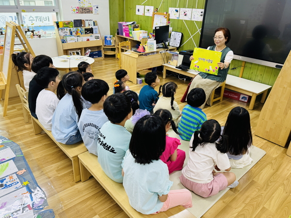 ▲ 배방유치원의 아름다운 이야기할머니 프로그램.