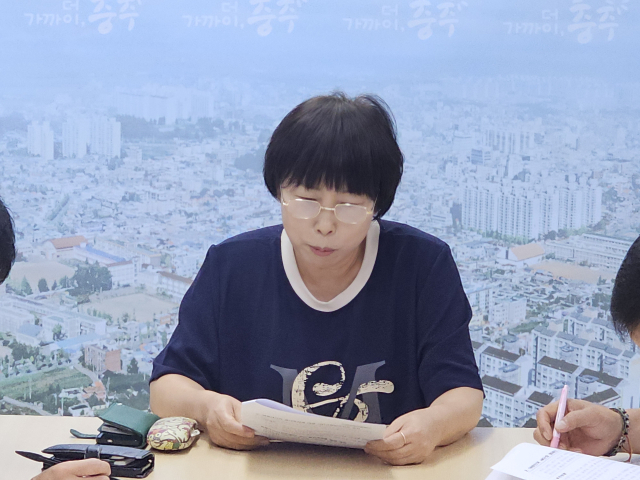 이정남 환경국장이 17일 기자간담회를 열어 주요 현안을 설명하고 있다.사진=김의상 기자