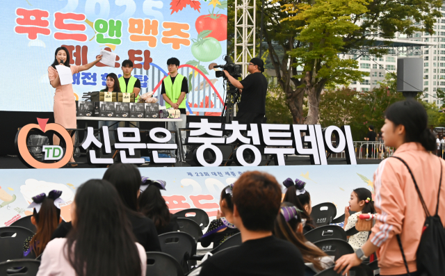 20일 대전 한빛탑에서 열린 ‘2025 우리농수축산물큰잔치 제23회 대전세종충청 푸드&맥주페스타’에서 토바우와 함께하는 한우부위맞추기 대회가 열리고 있다 . 김주형 기자 kjh2667_@cctoday.co.kr