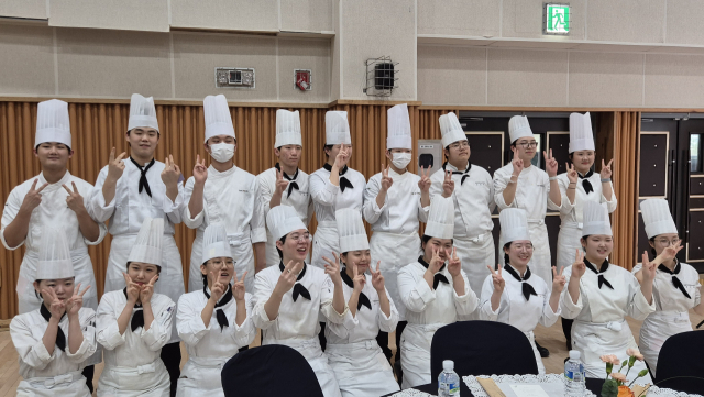 세종장영실고 외식조리과 3학년 학생들이 갈고닦은 요리 실력을 발휘해 부모님께 직접 만든 음식을 대접하며 특별한 감동을 선사했다. 사진=김일순 기자