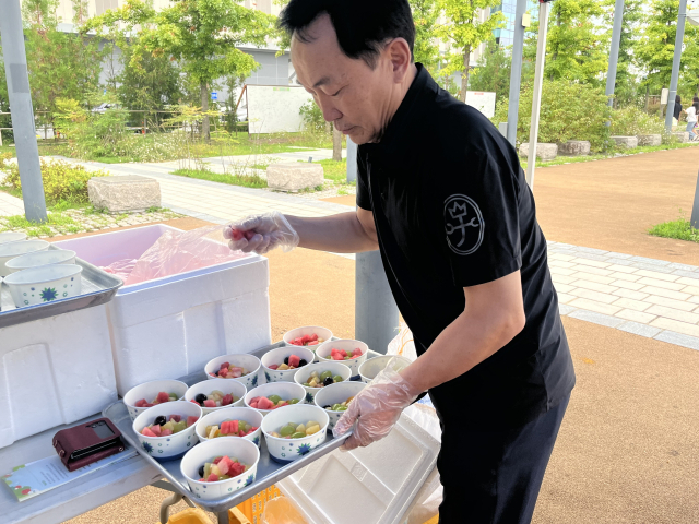 대전 유성구 한빛탑 일원에서 열린 ‘2025 우리농수산물큰잔치 제23회 대전·세종·충청 푸드&맥주페스타’는 지역 농수산물을 주제로 한 다채로운 행사로 시민들의 눈길을 끌었다. 사진=조정민 기자