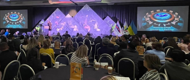 정강환 배재대 관광축제한류대학원 원장이 미국 캘리포니아주 팜스프링스에서 열린 세계축제협회 창립 70주년 컨벤션&엑스포 공식 시상식에서 ‘명예의 전당’에 헌액됐다. 배재대 제공