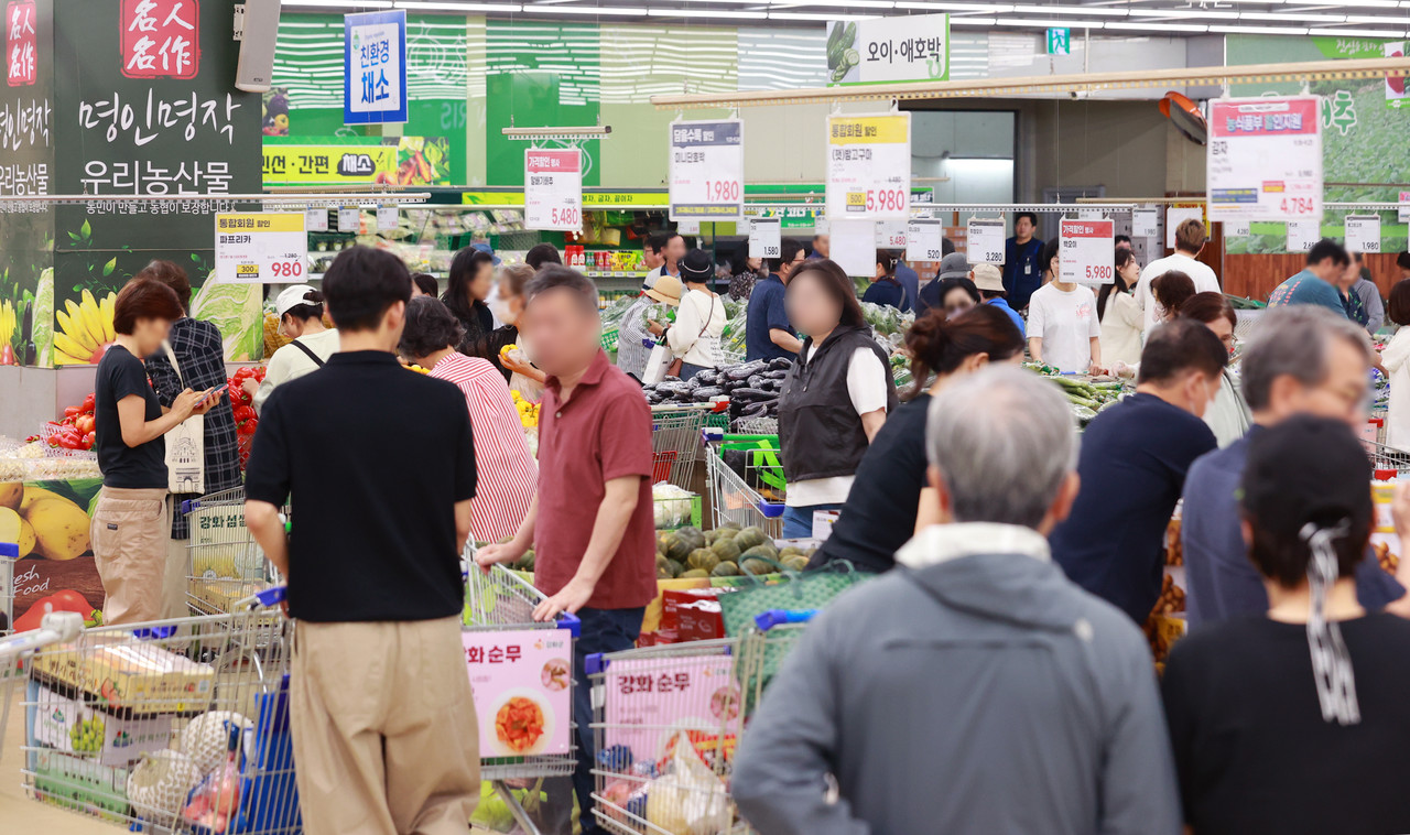 시내 한 대형마트에서 장을 보는 시민들. 2025.9.21 사진=연합뉴스.