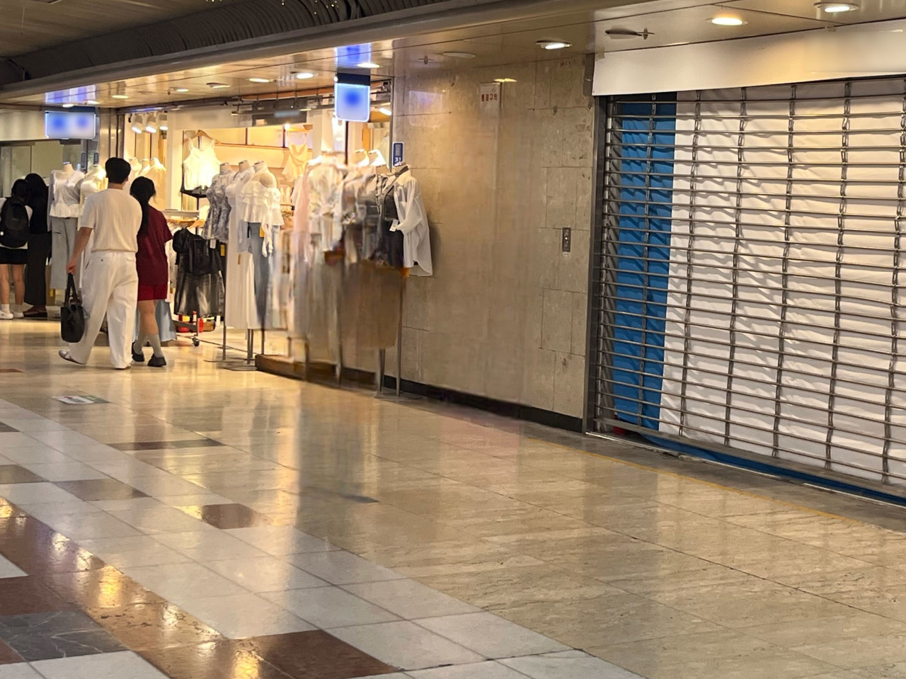 평일 오후 중앙로 지하상가는 곳곳 빈 점포가 눈에 띄며 한산한 분위기를 자아냈다. 사진=조정민 기자