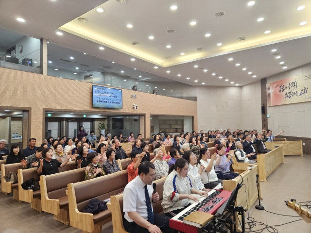 최문기(논산제일교회) 목사를 강사로 초빙해 4알동안 단양제일감리교회에서 단양남지방 성회를 개최해 천국에 비밀을 알렸다. 단양=이상복 기자