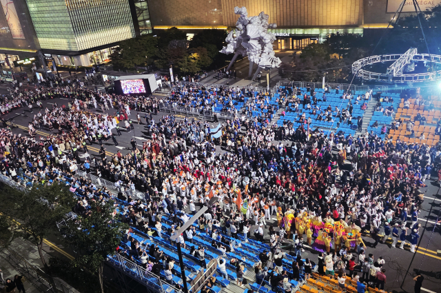 ‘천안흥타령춤축제 2025’ 거리퍼레이드 진행 모습. 사진=박동혁 기자.