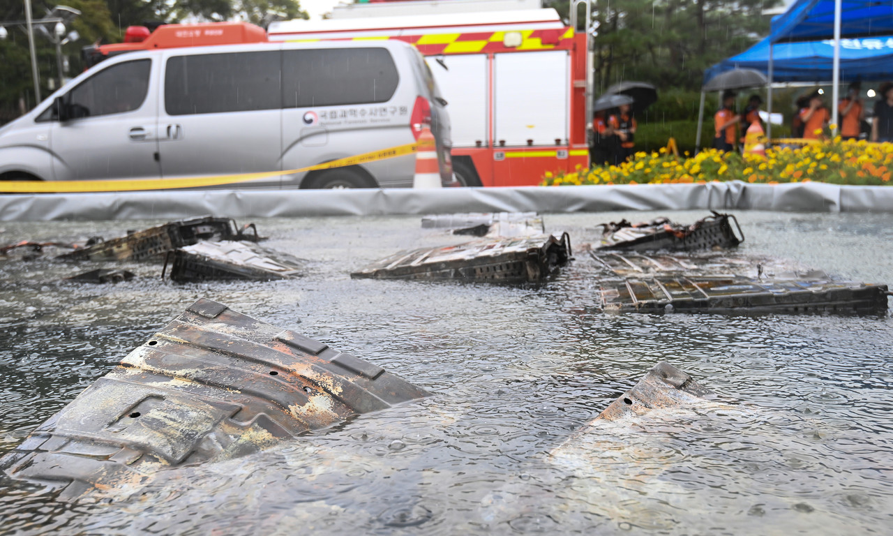 28일 화재가 발생한 대전 유성구 국가정보자원관리원에 냉각작업 중인 리튬이온 배터리가 외부 침수조에 담겨있다. 김주형 기자 kjh2667_@cctoday.co.kr
