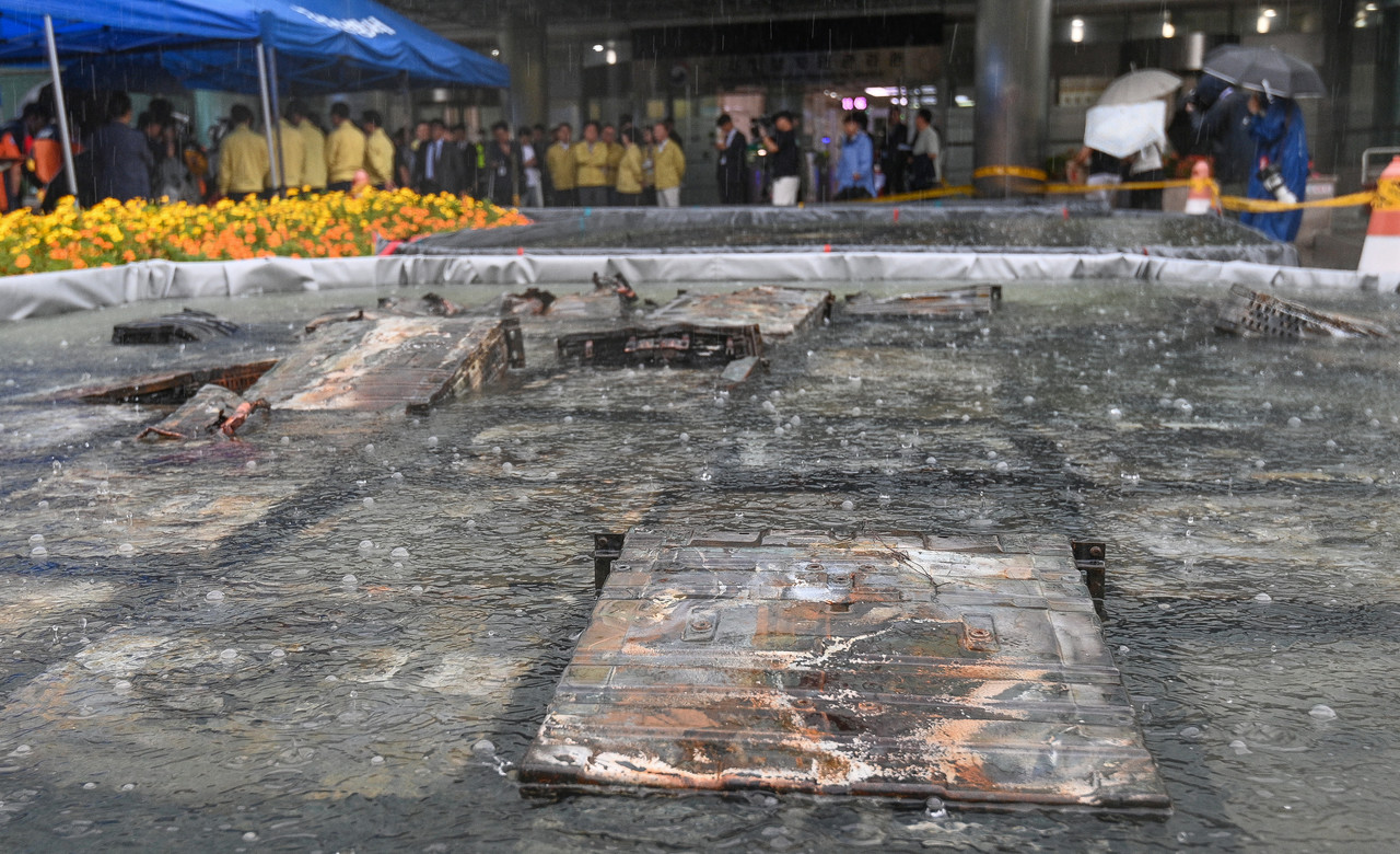 28일 화재가 발생한 대전 유성구 국가정보자원관리원에 냉각작업 중인 리튬이온 배터리가 외부 침수조에 담겨있다. 김주형 기자 kjh2667_@cctoday.co.kr
