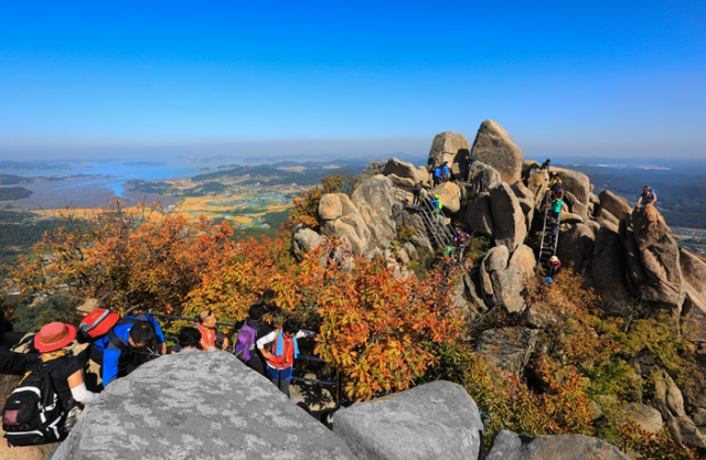 서산 하이킹 스템프 투어 인증 장소 팔봉산. 서산시 제공