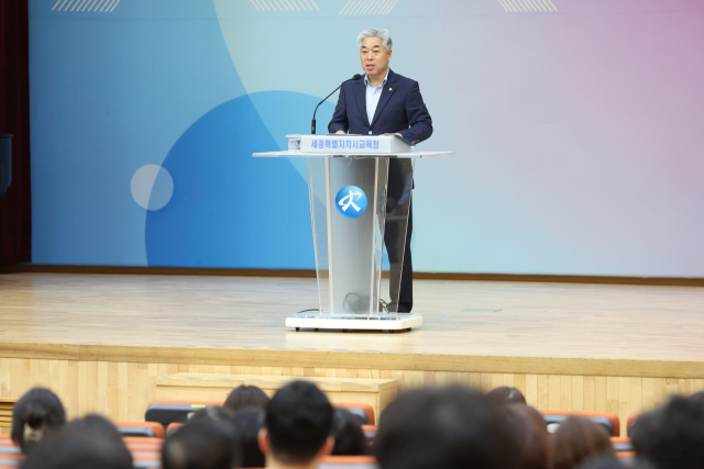 ▲ⓒ천범산 세종시교육감 권한대행이 1일 청사 대강당에서 열린 ‘10월 소통·공감의 날’ 행사에서 국가정보자원관리원 화재와 관련해 시스템 안전관리의 중요성을 재차 강조하고 있다. 세종시교육청 제공