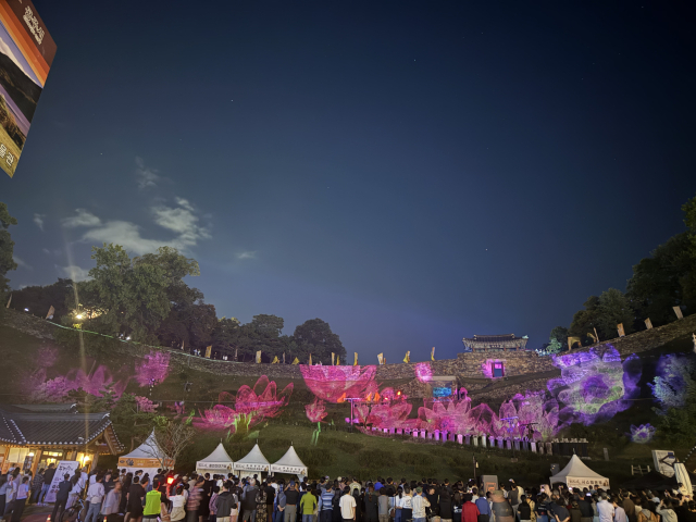 유네스코 등재 10주년 기념 '2025 공산성 미디어아트' 모습.