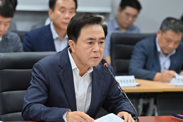 김태흠 충남지사가 13일 도청 중회의실에서 열린 제80차 실국원장회의를 주재했다. 충남도 제공