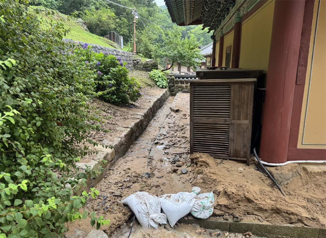 2025년 7월 호우 피해를 입은 사적 국가유산 충남 서산 개심사 대웅전. 국가유산청 제공