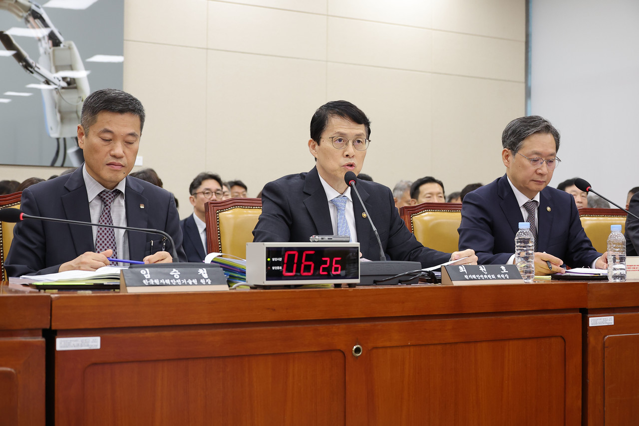 최원호 원자력안전위원회 위원장이 16일 국회 과학기술정보방송통신위원회에서 열린 2025년도 국정감사에서 의원 질의에 답변하고 있다. 2025.10.16 사진=연합뉴스.