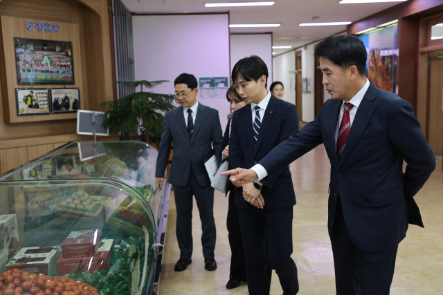 대한민국 대표 농특산물 축제인 2025 보은대추축제에 일본 자매도시 미야자키시 기요야마 토모노리 시장을 비롯한 대표단이 방문해 양 도시 간의 굳건한 우호 관계를 재확인하고 교류 확대 방안을 논의했다.(사진/보은군 제공)