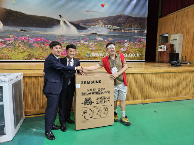 제62회 단양중·공고(호텔관광고) 정기총회 및 화합한마당가 오는 25일 단양중학교 강당에서 펼쳐진다. 사진은 지난해 경품 수상자 모습. 단양=이상복 기자