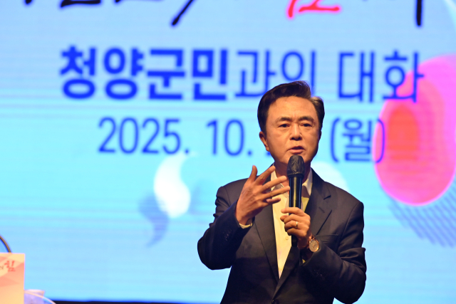 김태흠 충남지사가 20일 민선 8기 4년차 시군방문 열 번째 일정으로 청양군을 찾아 도민과의 대화를 진행하고 있다. 충남도 제공.