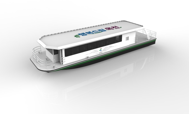 옥천군이 대청호 친환경 수상교통망 구축에 속도를 내고 있으며 대청호 건설로 교통길이 단절된 연안마을 주민들의 교통 불편을 해소하기 위해 지난해 12월부터 건조 중인 40인승 친환경 전기도선이 납품될 예정이다.(사진/옥천군 제공)