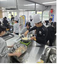 세종미래고등학교가 산학협력 업무협약을 체결한 기업과 체험 프로그램인 ‘원 데이 클래스(ONE DAY CLASS)’를 운영해 각광을 받고 있다. 세종미래고 제공