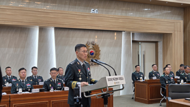 김규하 육군참모총장 직무대리가 24일 충남 계룡대에서 열린 국회 국방위원회의 육군본부 대상 국정감사에서 업무보고를 하고 있다. 사진=김중곤 기자