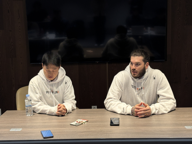 코디 폰세 한화이글스 선수(오른쪽). 사진=김세영 기자