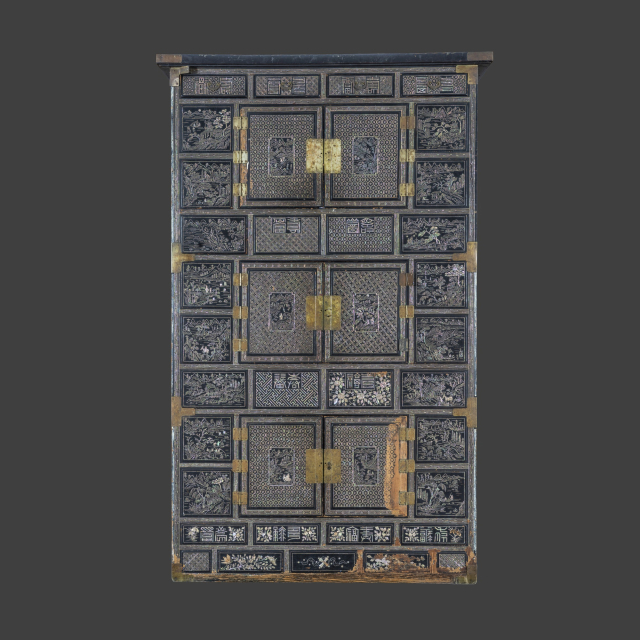 나전산수무늬삼층장. 사진 배재대 제공