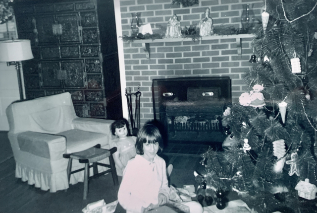 1960년대 중반 나전산수무늬삼층장. 사진 배재대 제공