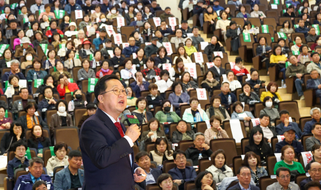이장우 대전시장은 올해 네 번째 자치구 방문 행사로 30일 대덕구를 찾아 구민 500여 명과 소통의 시간을 가졌다. 대전시 제공