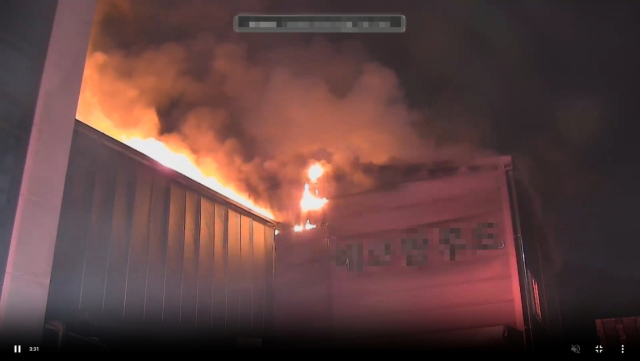 3일 오후 6시30분경 대전 동구 구도동의 한 식품 공장에서 화재가 발생한 모습. 대전소방본부 제공