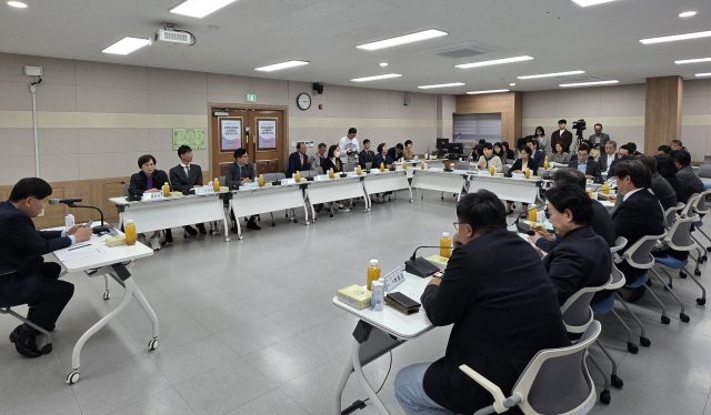 충남도의회는 6일 오후 천안교육지원청에서 ‘지방자치단체 교육경비 및 대응투자 확충 방안 모색을 위한 전문가 간담회’를 개최했다. 박동혁 기자.