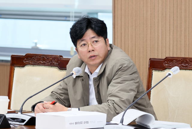 이용국 의원이 민원상담소 운영과 관련해 질의하고 있다. 충남도의회 제공