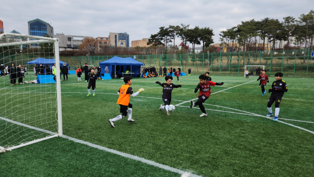 ‘제12회 천안시장배 전국풋살대회’가 오는 29일~30일 천안축구센터에서 펼쳐진다. 사진은 지난 대회 경기 모습. 충청투데이DB