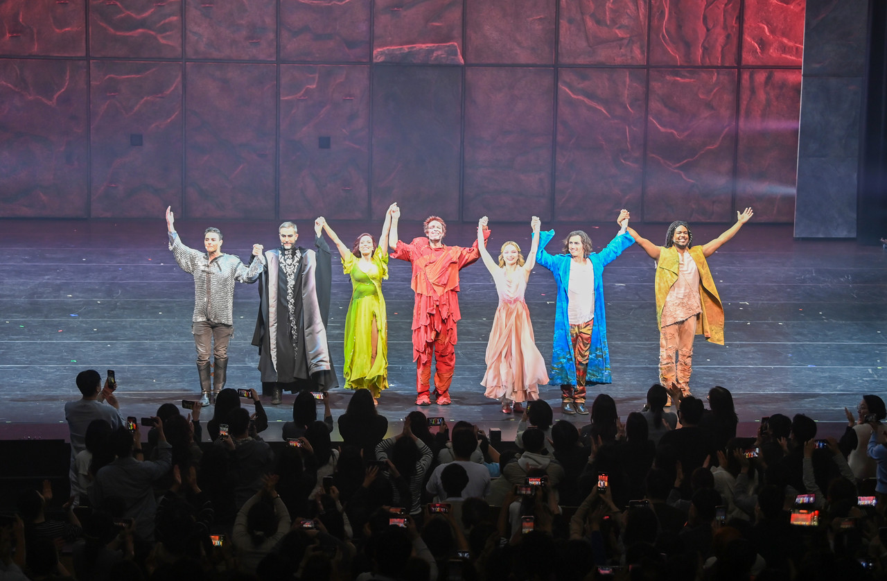 충청투데이 창간 35주년 특별 기념 공연 노트르담 드 파리 오리지널이 많은 관심 속에 성황리에 막을 내렸습니다. 성원해 주신 모든 분들께 감사 인사를 전합니다. 앞으로도 여러분들의 힘이 되어 드리는 충청투데이가 되겠습니다.