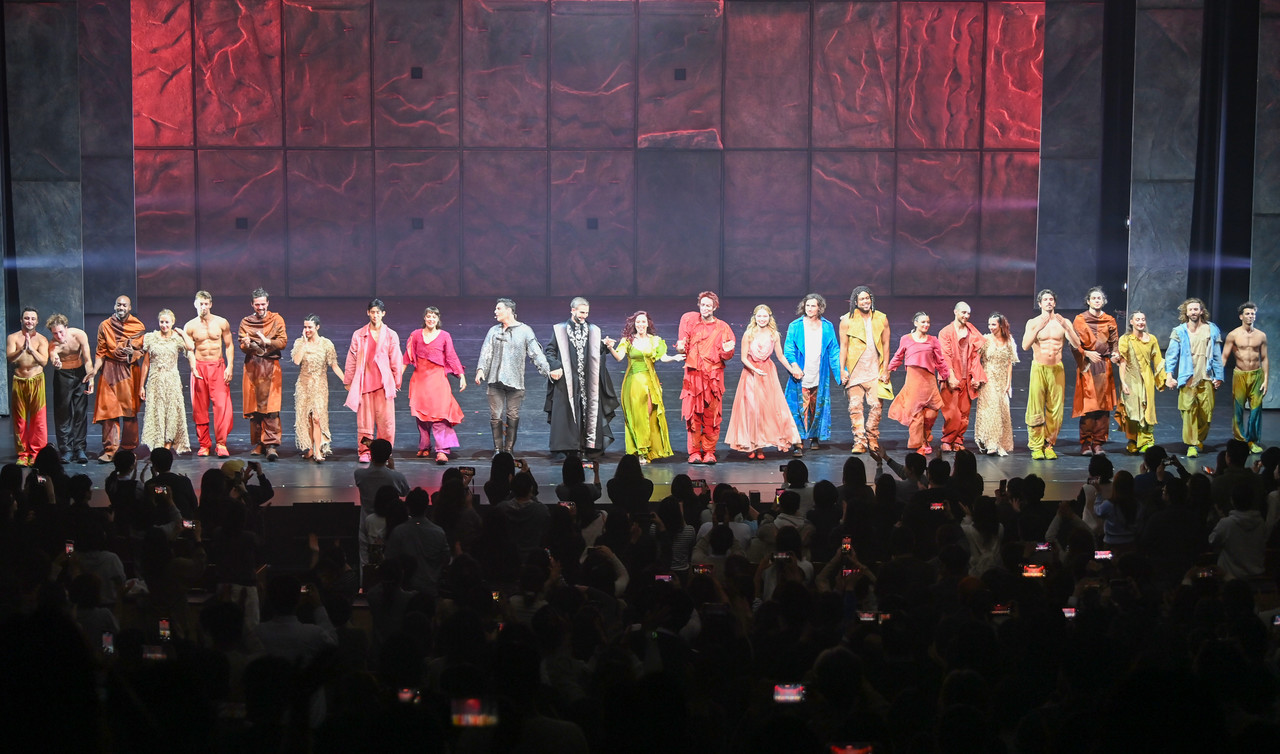 충청투데이 창간 35주년 특별 기념 공연 노트르담 드 파리 오리지널이 많은 관심 속에 성황리에 막을 내렸습니다. 성원해 주신 모든 분들께 감사 인사를 전합니다. 앞으로도 여러분들의 힘이 되어 드리는 충청투데이가 되겠습니다.