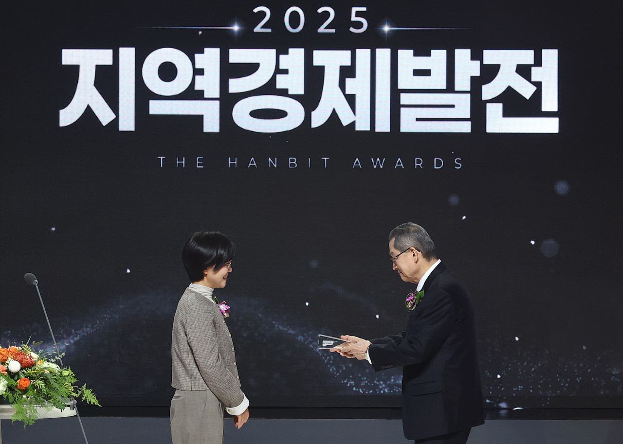 한화그룹과 대전MBC가 11일 오후 대전MBC 공개홀에서 ‘2025 한빛대상’ 시상식을 개최했다. 갤러리아 타임월드 제공