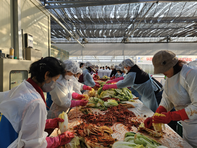 농심천심으로 함께하는 김장김치&사랑의 쌀 나눔행사. 사진=농협당진시지부 제공