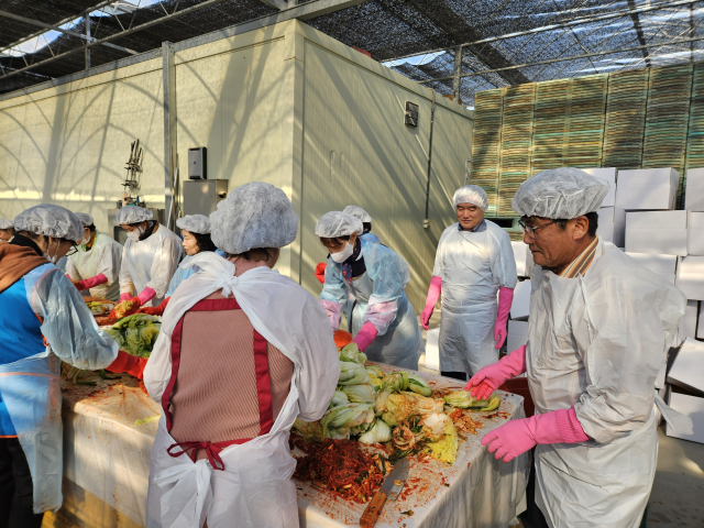 농심천심으로 함께하는 김장김치&사랑의 쌀 나눔행사. 사진=농협당진시지부 제공