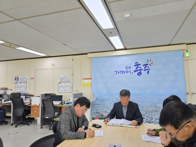 손현배 충주시 건설국장은 12일 기자간담회에서 안림동 도시개발과 신니면 생활여건 개선사업 본격 추진한다고 설명했다.사진=김의상 기자