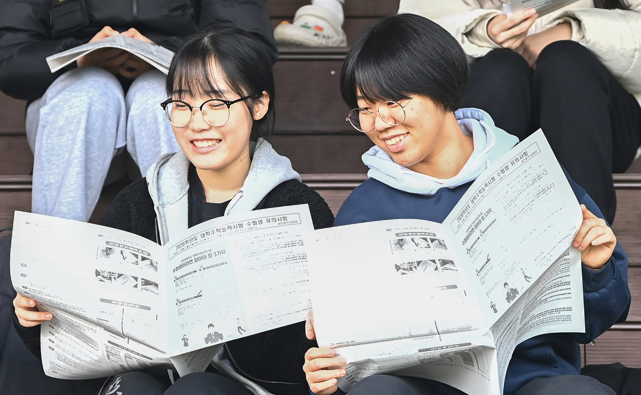 2026학년도 대학수학능력시험 예비소집일인 12일 대전 서구 둔원고등학교에서 열린 예비소집에 참석한 수험생들이 시험 유의사항을 듣고 있다. 김주형 기자 kjh2667_@cctoday.co.kr