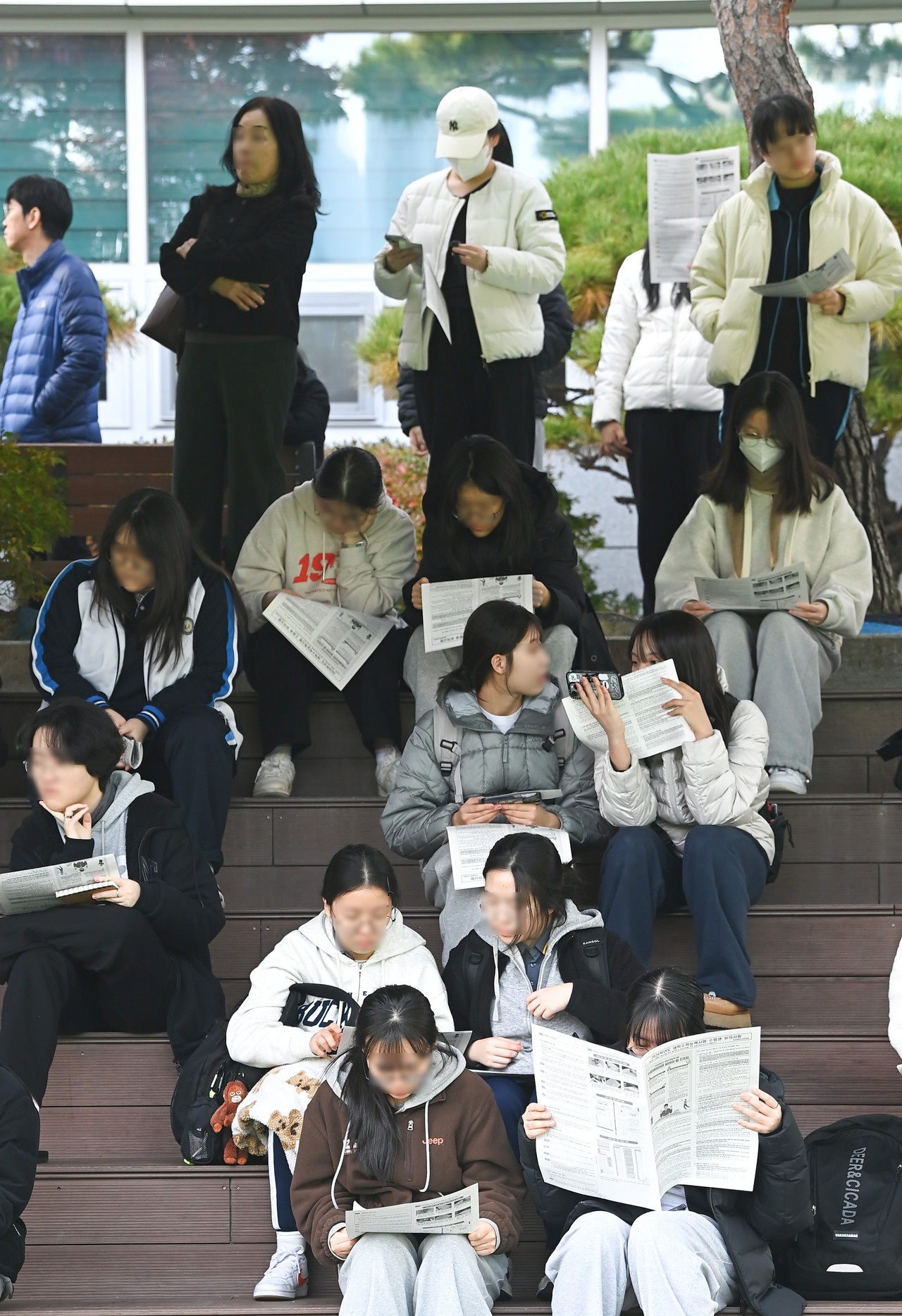 2026학년도 대학수학능력시험 예비소집일인 12일 대전 서구 둔원고등학교에서 열린 예비소집에 참석한 수험생들이 시험 유의사항을 듣고 있다. 김주형 기자 kjh2667_@cctoday.co.kr