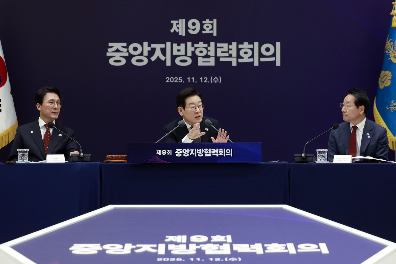 이재명 대통령이 12일 용산 대통령실에서 열린 중앙지방협력회의에서 발언하고 있다. 2025.11.12 [대통령실통신사진기자단]