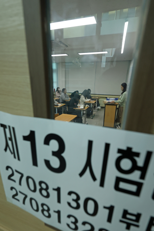 2026학년도 대학수학능력시험일인 13일 대전광역시교육청 27시험지구 제8시험장인 대전 대덕구 동대전고등학교에서 수험생들이 시험 시작을 기다리고 있다. 김주형 기자 kjh2667_@cctoday.co.kr