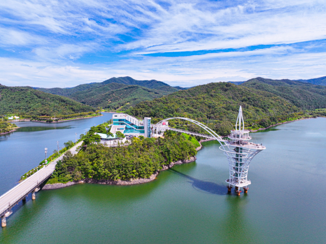 칠갑타워 전경. 청양군 제공.